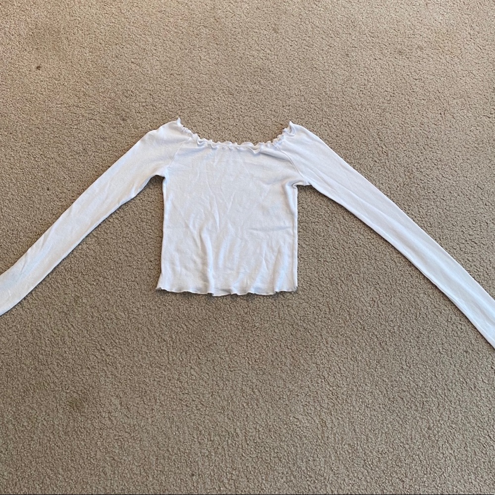 Brandy Melville off shoulder ruffle line crop top